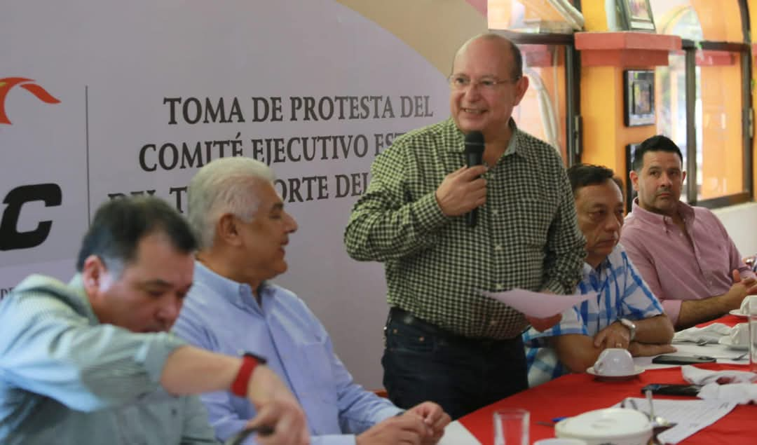 TOMA DE PROTESTA EL COMITÉ EJECUTIVO ESTATAL DE TRANSPORTE DE CARGA EN VILLAHERMOSA, TABASCO.