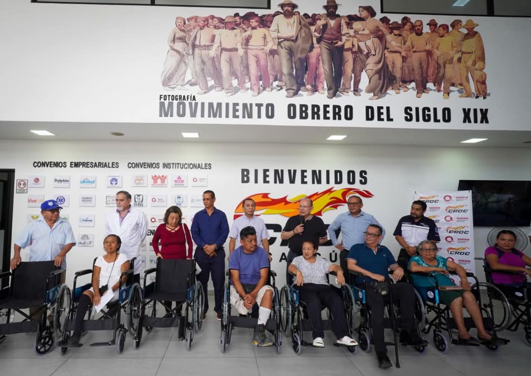 CROC CANCÚN ENTREGAMOS SILLAS DE RUEDAS A FAMILIARES DE AGREMIADOS CROQUISTAS.