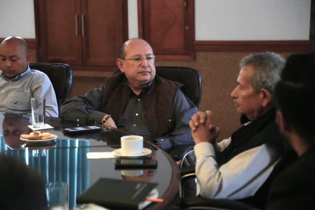 REUNIÓN DE TRABAJO CON RAÚL RAMÍREZ, SECRETARIO GENERAL DE LA CROC MICHOACÁN Y SU COMITIVA.